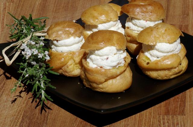 Choux à la chantilly de saumon fumé - Photo par Cyril Leroy