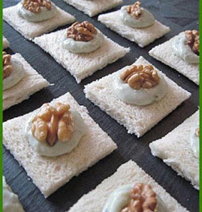 Canapés au roquefort et aux noix - Photo par delicesolives