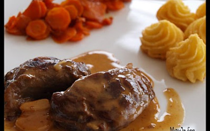 Joue de porc au cidre, crème d'ail et pommes fondantes - Photo par mimilafee