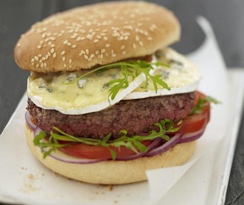 Bresse-burger : le burger au Bresse Bleu - Photo par Quiveutdufromage.com