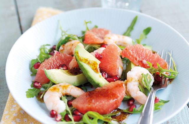 Salade d'avocat Hass du Pérou, pamplemousse grenade et crevettes - Photo par marineqz