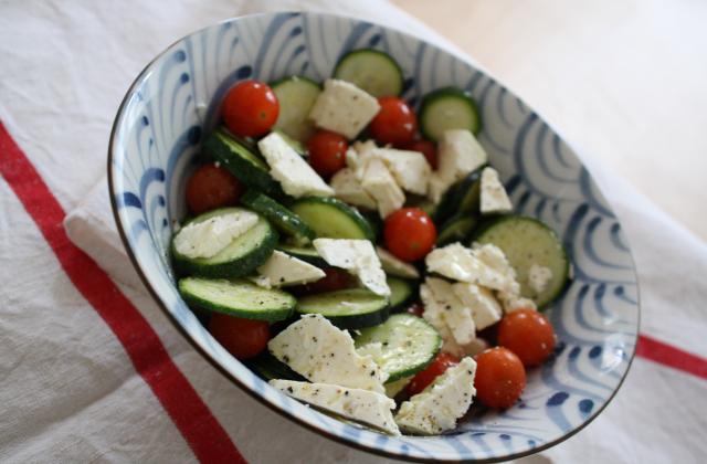 Salade croquante de jeunes courgettes, tomates cerises et feta - Solenne Trois Clous