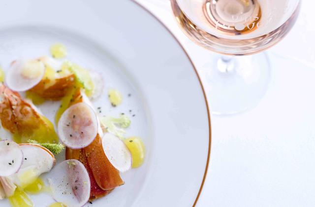 Langouste de Méditerranée en aigre doux miel, citron vert et fleur d'oranger par Alain Passard - Photo par Vin de Provence