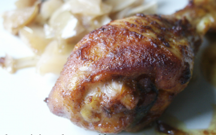 Pilons de poulet asiatiques et son wok de chou blanc - Photo par canele