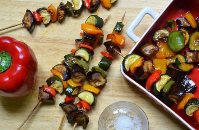 Brochettes de légumes marinées au ketchup - Photo par Amora