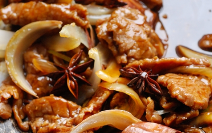 Boeuf aux oignons et à la badiane - Photo par dorian_nieto