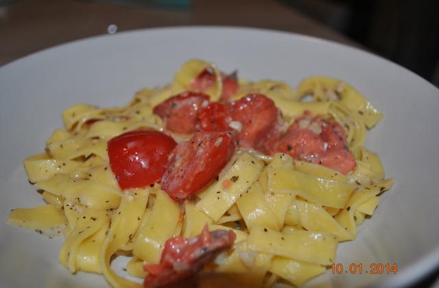 Tagliatelles au pesto et saumon fumé - Photo par sucette violette