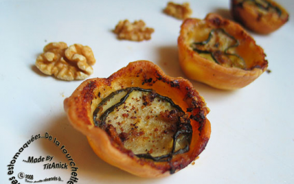 Tartelettes apéritives concombre, roquefort, huile de noix et paprika - Photo par TitAnick