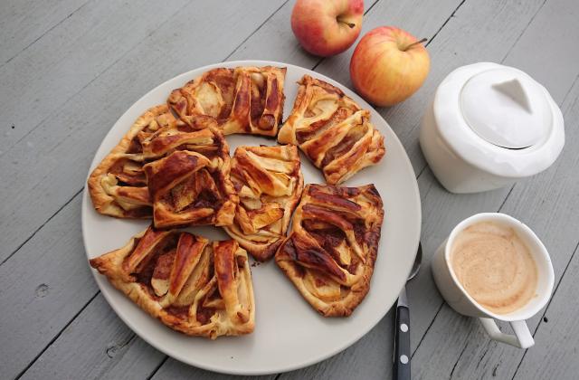 Chaussons de pommes à la crème et cannelle - Photo par les recettes de la mère charlot