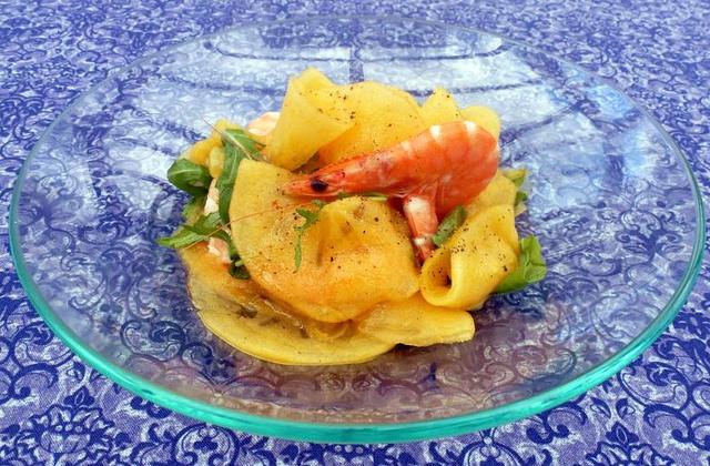 Chiffonnade de kaki persimon aux crevettes, vinaigrette à la mandarine - Photo par irisdelabeaume