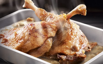 Confit de canard et sa sauce aux cèpes - Photo par Labeyrie