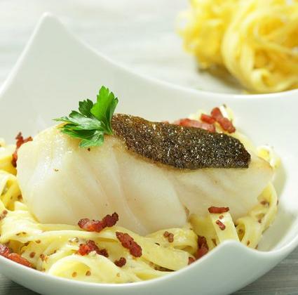 Pavé de flétan sauce moutarde et tagliatelles aux lardons - Photo par cuistoK