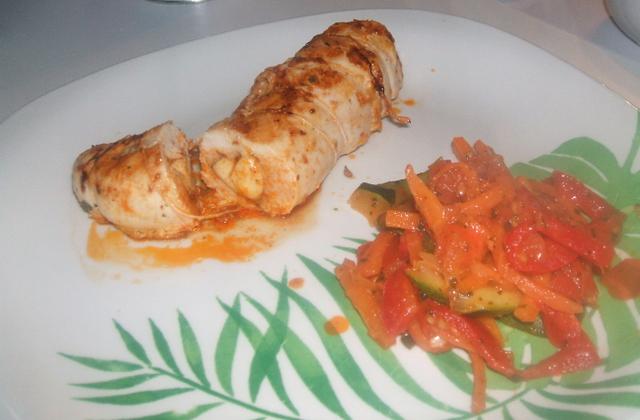 Roulé de filet de poulet et poêlée de légumes - Photo par laura73