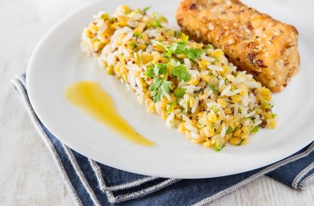 Lentilles corail, riz et quinoa et son saumon pané en croûte de noisettes et agrumes - Lustucru Sélection