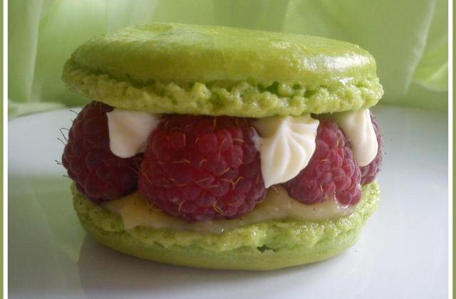 Macaron lemon curd, framboise, confitures de fraises et chocolat blanc - Photo par mauvelotus