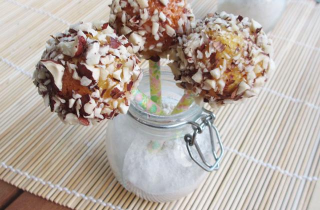Cake pops roquefort, piment d'Espelette, enrobés d'éclats de noisettes et miel - Photo par Carottesjaunestomatesroses