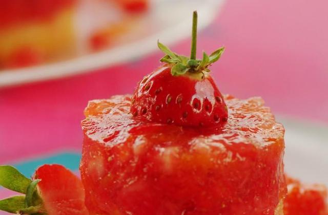 Tartare gourmand de fraises à la confiture d'abricots - Photo par Bonne Maman