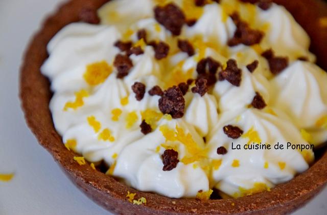 Tartelette garnie de crème citronnée sur confiture de lait - Photo par Ponpon
