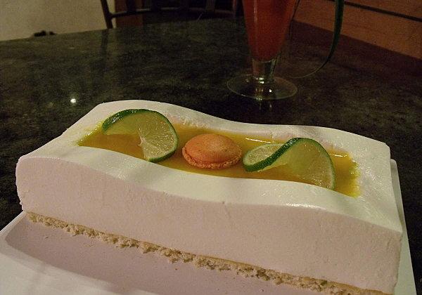 Bavarois citron vert / noix de coco / fruits exotiques - Photo par thierrGEe