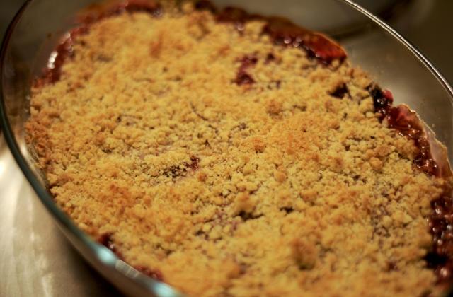Crumble rhubarbe-fruits rouges - cam