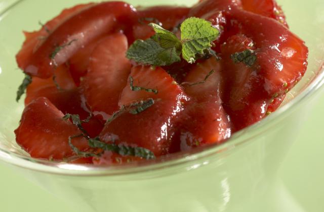 Tartare de fraise à la menthe sur lit de Mon dessert de fraises - Mon dessert de fraises Andros