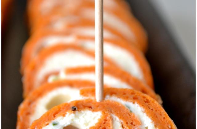 Roulé tomate, paprika et fromage ail et fines herbes - Photo par un amour de recettes
