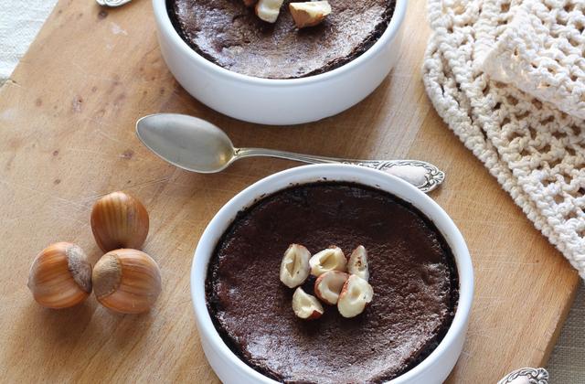 Petits pots de crèmes au chocolat et aux noisettes - Photo par Pascale Weeks