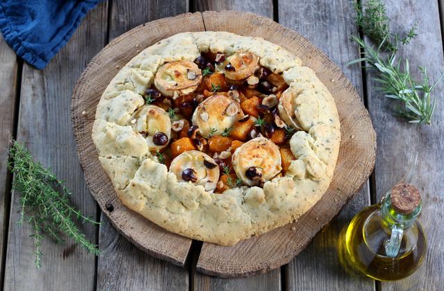 Tarte rustique au potiron, fromage de chèvre et noisettes - Photo par Silvia Santucci