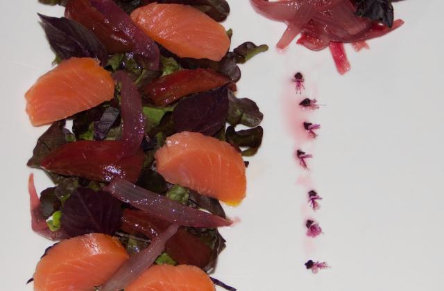 Salade surprenante : saumon fumé-basilic pourpre ! - Photo par Saveurs et Continents