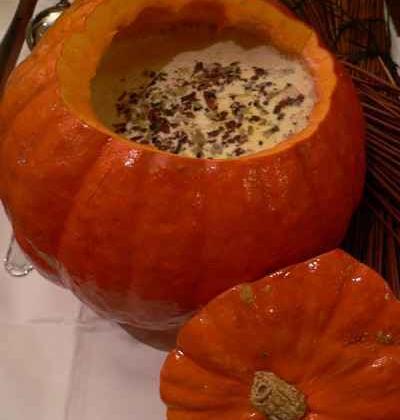 Crème de potiron en surprise, écume de coquillages - Chef Damien