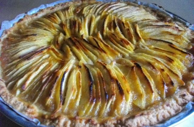 Tarte aux pommes sur pâte brisée épaisse - Photo par ZazaLaDouce