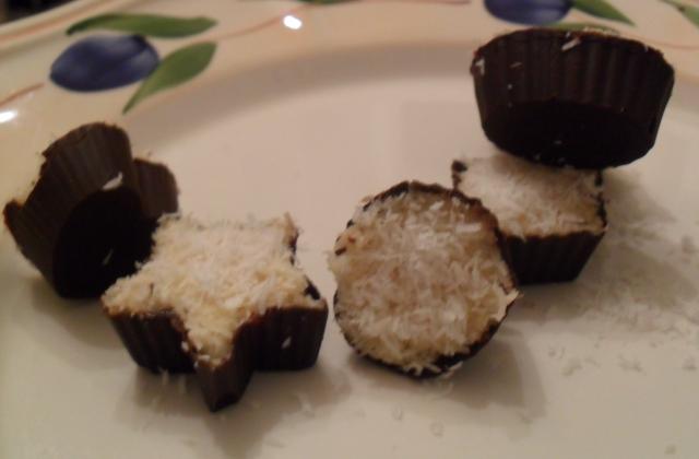 Chocolats noirs et noix de coco - Photo par DALILA34