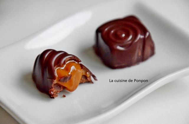 Praline au chocolat noir fourrée de confiture de lait - Photo par Ponpon