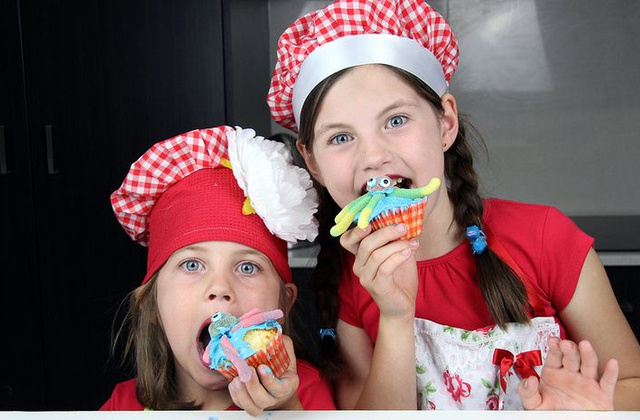 Elles ont 6 et 9 ans et gagnent 120.000 $ par mois avec leurs vidéos de cuisine... - 750g