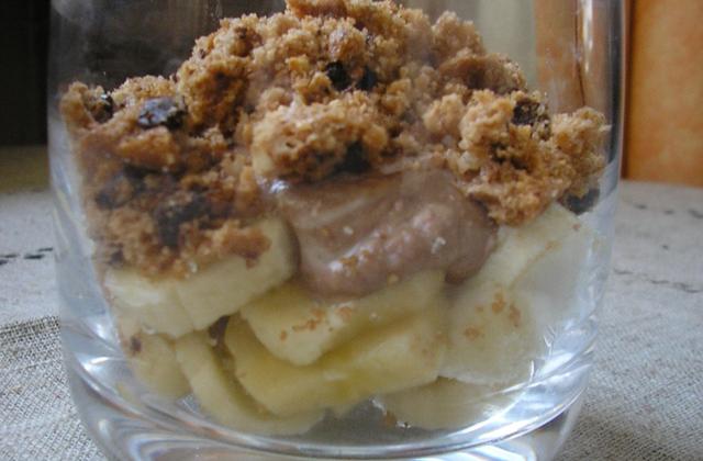 Verrines banane/Kinder® façon crumble - Photo par fannyk