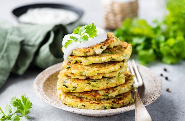 Galettes de quinoa aux épinards, oignons nouveaux et herbes fraiches - Photo par 750g