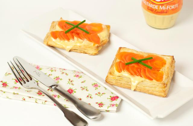 Tarte à la carotte sur une crème d'oignons doux à la moutarde fine et forte - Photo par Amora