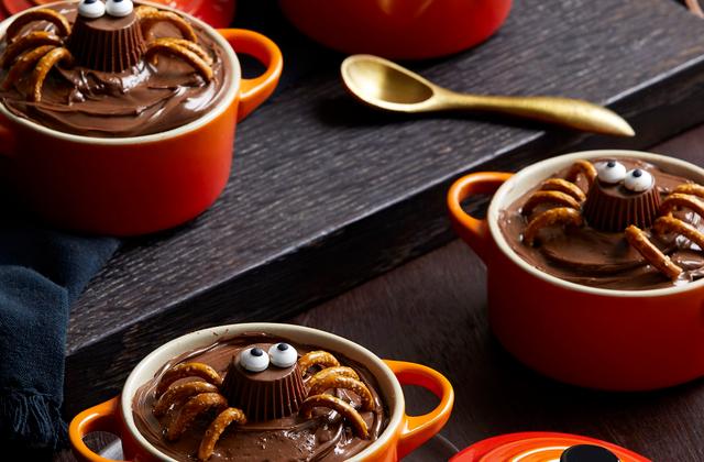Araignées au chocolat et cacahuètes - Photo par Le Creuset