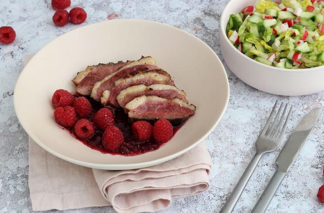 Magret de Canard mariné aux framboises et sa salade croquante - Silvia Santucci