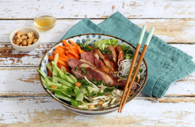 Bô bun au Magret de Canard et crudités - Photo par Silvia Santucci