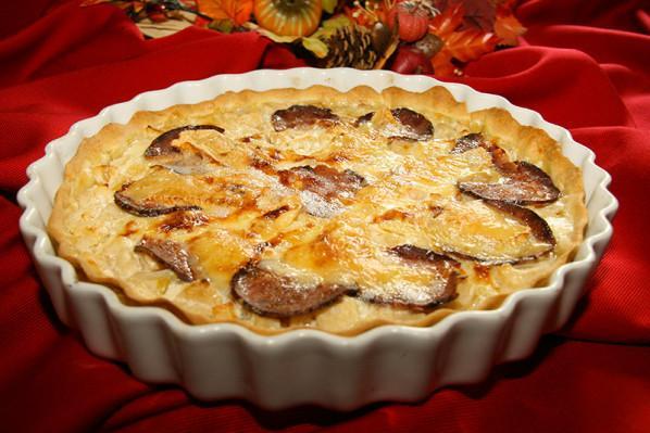 Tarte à l'andouille de Vire aux pommes et au camembert - Photo par jackieyZ