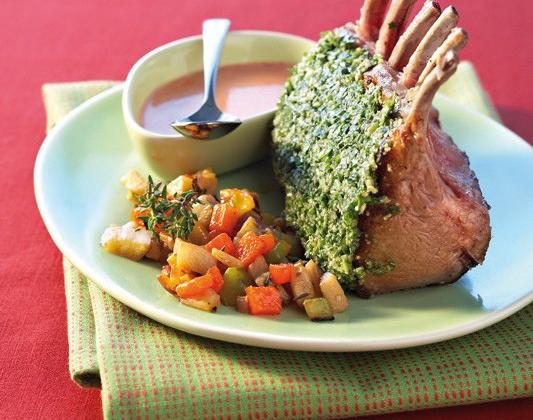 Carré d'agneau aux herbes en croûte - Photo par Bord Bia