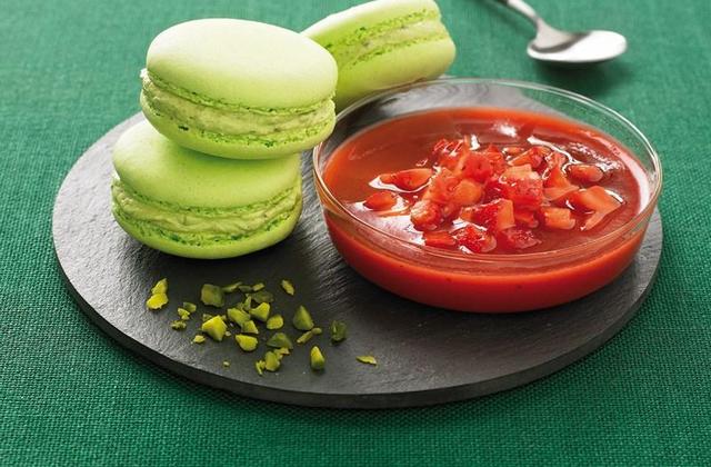 Tartare de fraises et macarons pistache - Photo par Mon dessert de fraises Andros