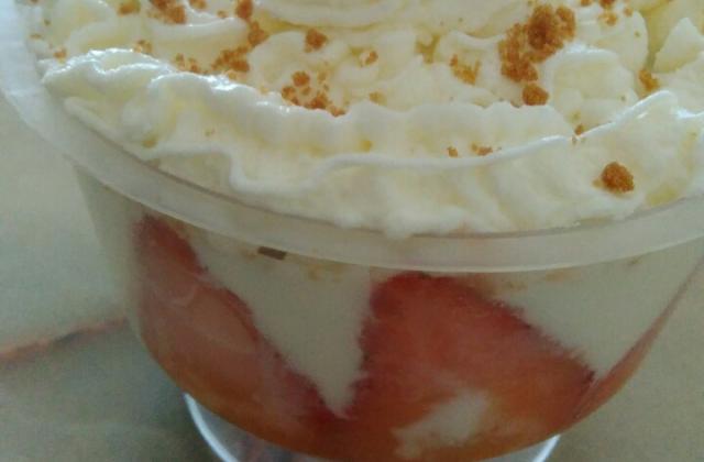 Trifle aux fraises speculoos - Photo par Nabia