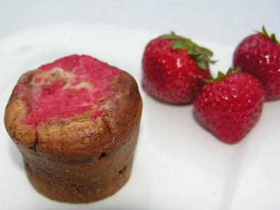 Moelleux Chocolat au Lait au Cœur coulant de Fraise - Photo par latabledepenelope