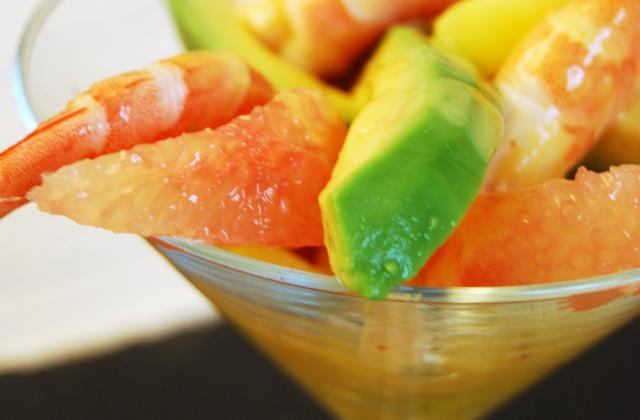 Coupe fraicheur : mangue, pamplemousse, avocat, crevettes, vinaigrette à la mangue - Photo par DorothéeM