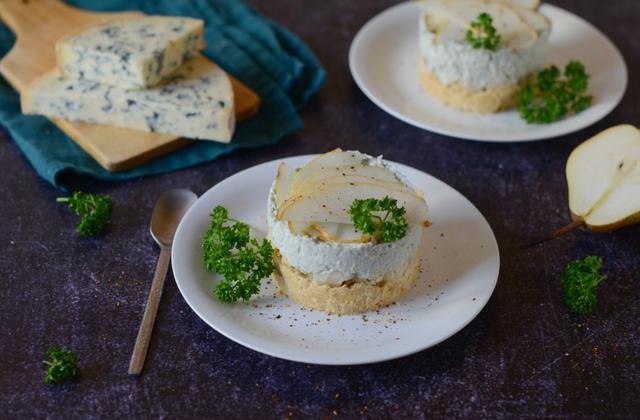Mini cheesecake à la fourme d'Ambert et à la poire - Photo par Nadia Paprikas