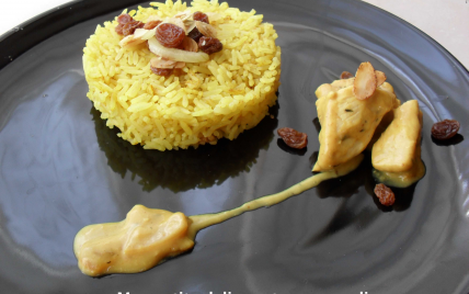 Curry de poulet accompagné de son riz aux amandes effilés et raisins secs - mespet