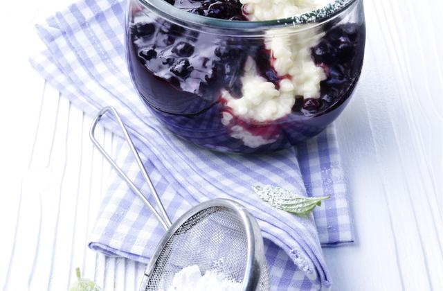 Riz au lait avec compote de myrtilles sauvages - Photo par Coopérative des myrtilles sauvages du Canada