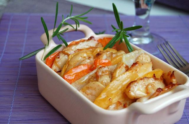 Tian de légumes et poulet sauté crème d'échalote, roquette et mâche - Photo par Jean Routhiau